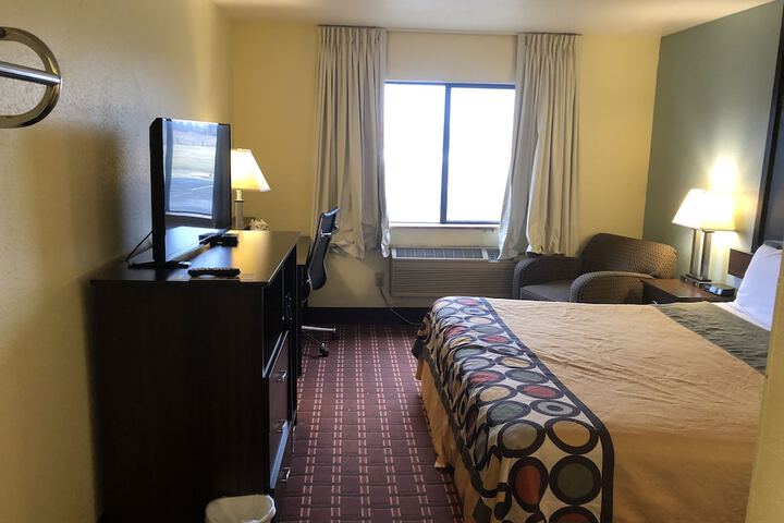 1 King Bed (3 of 7)