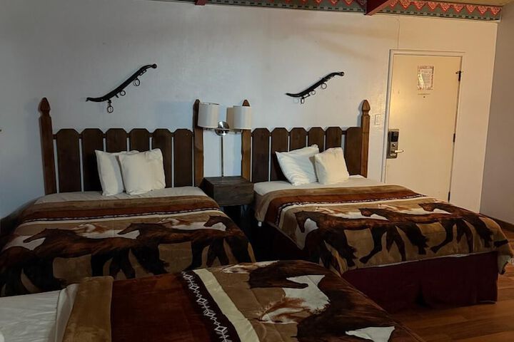 2 Queen Size Bed Room (3 of 4)