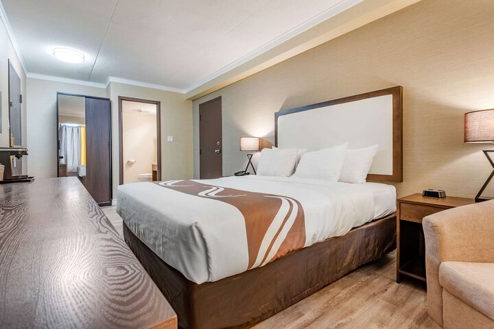 1 Queen Bed Upgrade (16 of 26)
