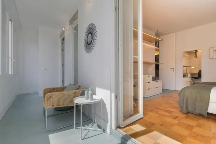 Room 5 of 18