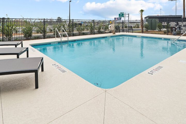 Pool 32 of 62