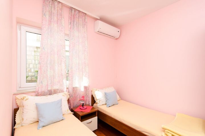 Room 26 of 64