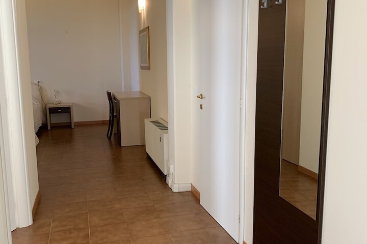 Room 12 of 154