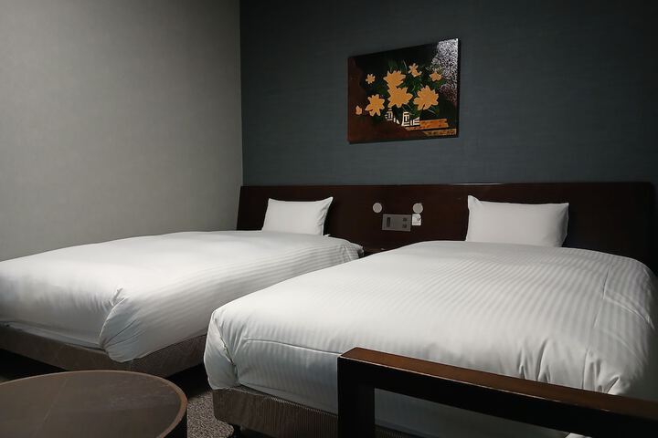 Room 5 of 37