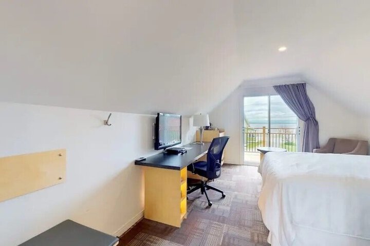 Room 38 of 140