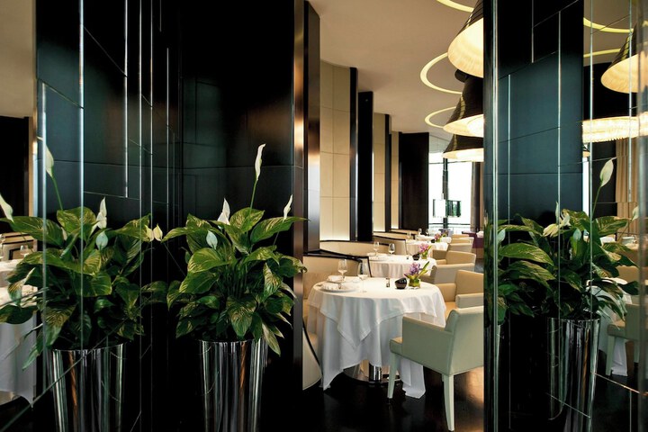 Dining 250 of 334