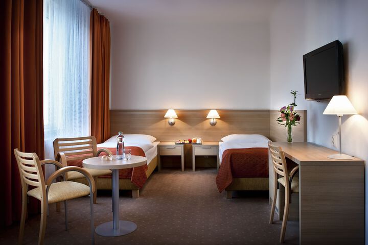 Room 10 of 56