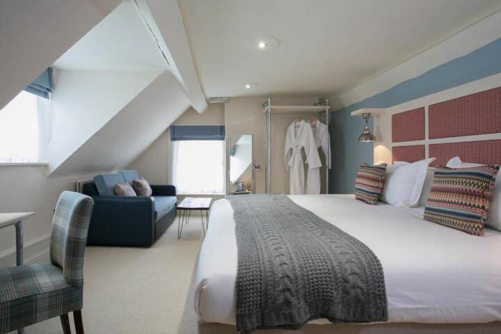 Room 12 of 25