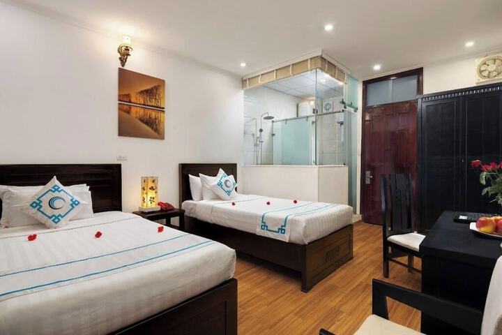 Room 6 of 8
