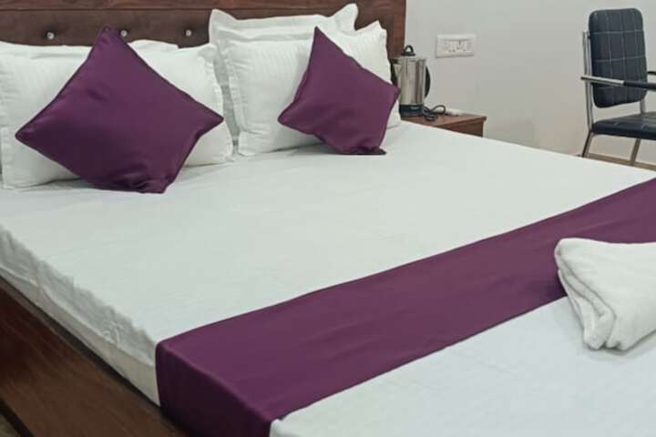 Room 4 of 15