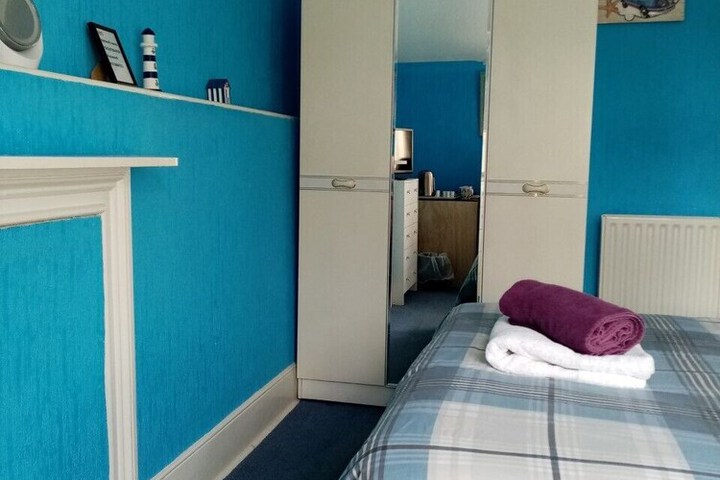 Room 2 of 3