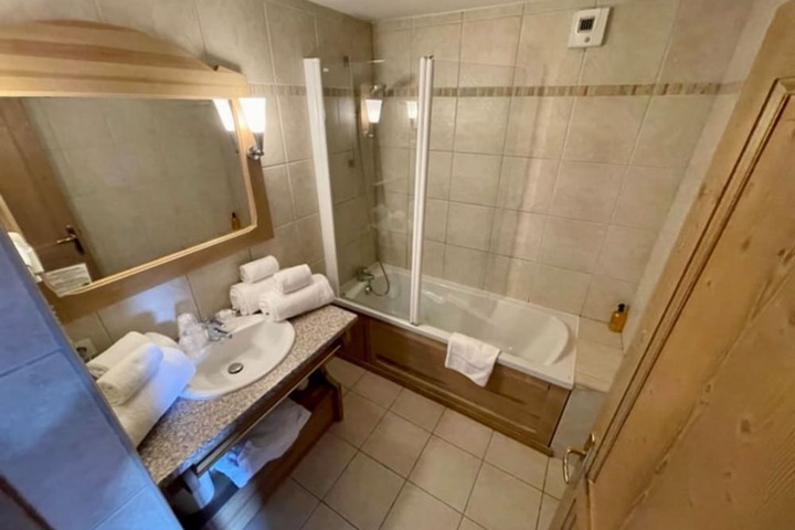Room 21 of 40