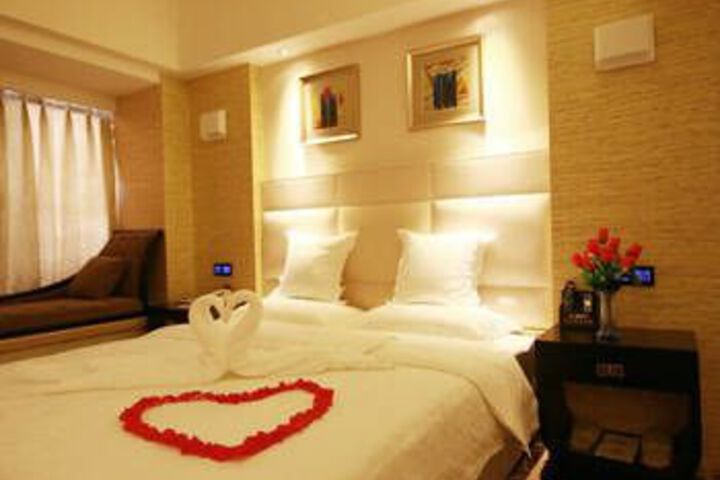 Room 7 of 8