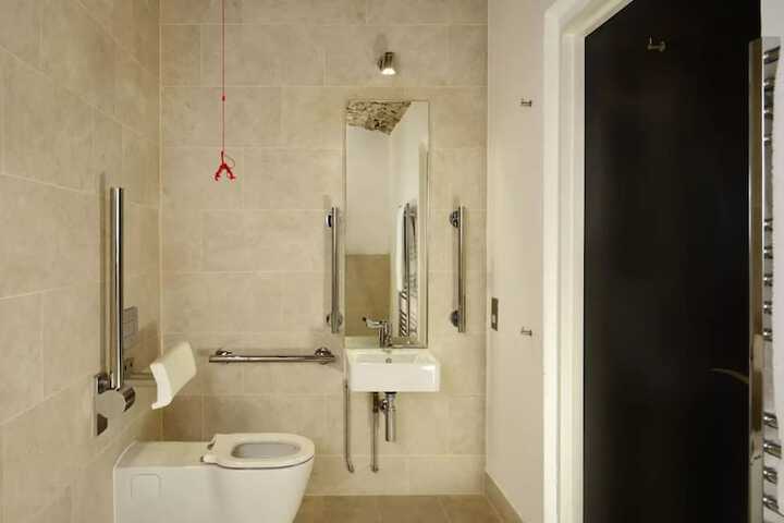 Room 14 of 64