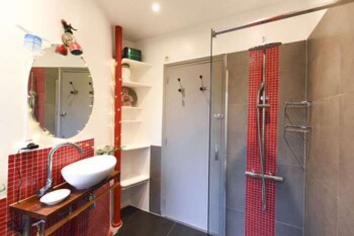 Room 2 of 11