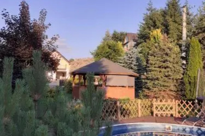 Pool 11 of 20