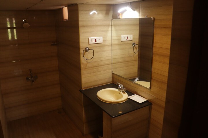 Room 10 of 35