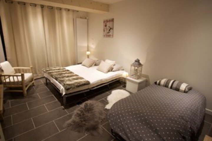 Room 5 of 63