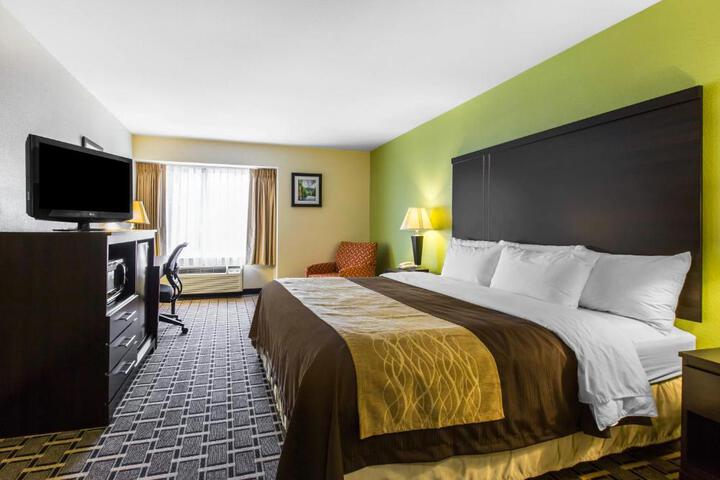 1 King Bed (4 of 12)