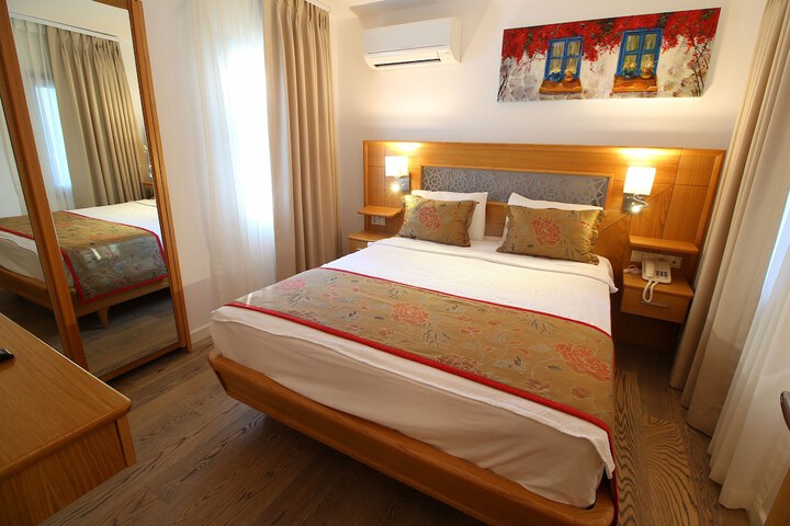 Room 6 of 36