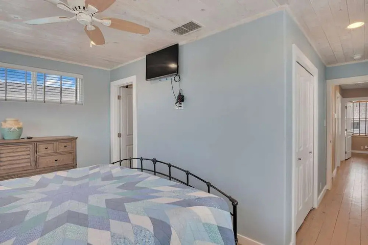 Room 5 of 13