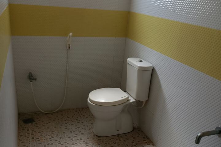 Room 9 of 16