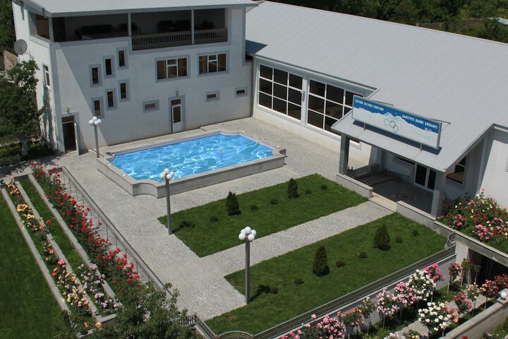 Hotel Exterior 4 of 28