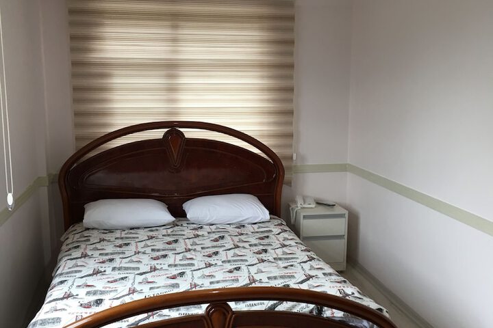 Room 4 of 9