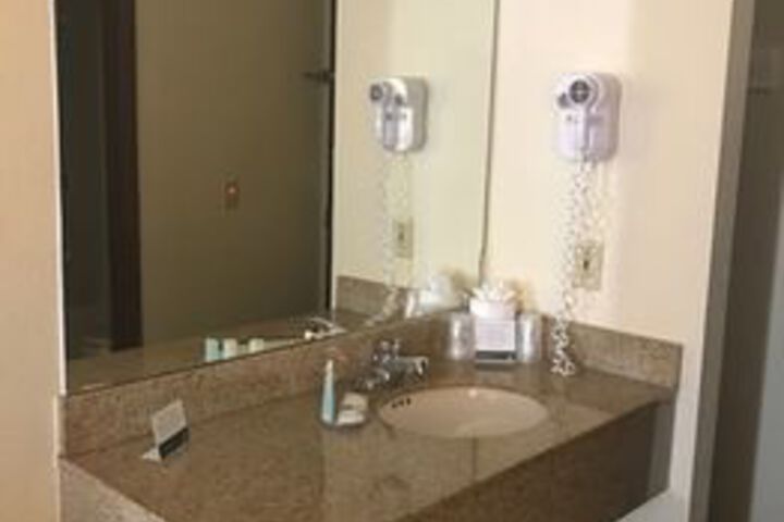 Room 4 of 28