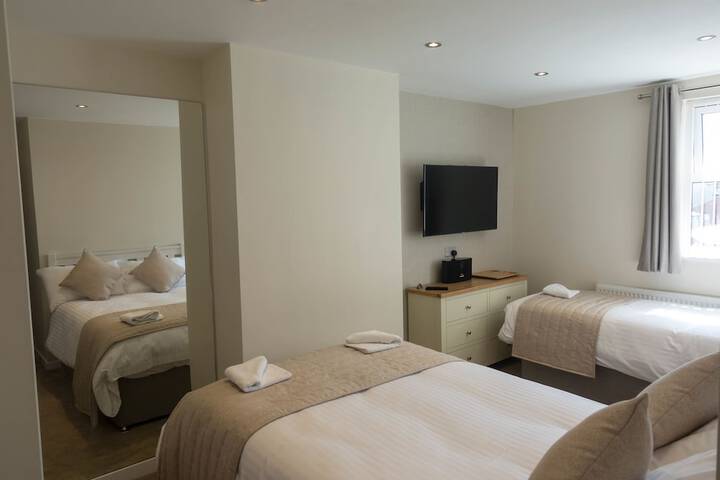 Room 2 of 79
