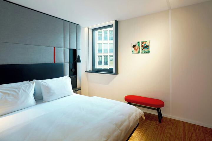 Room 13 of 63