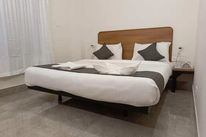 Room 2 of 6