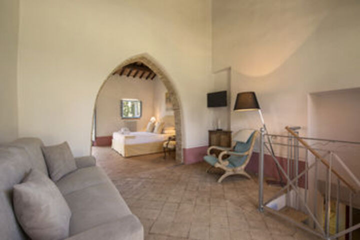 Room 13 of 28