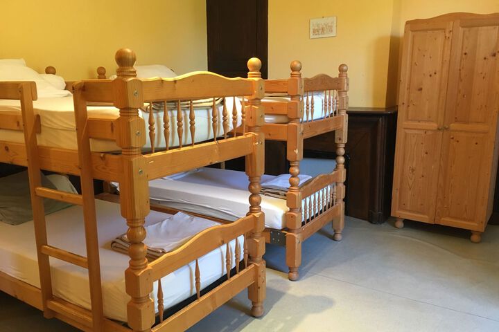 Room 4 of 8