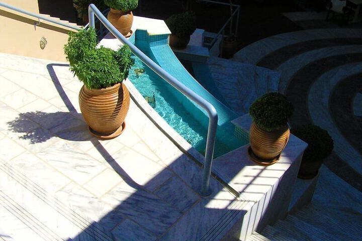 Pool 42 of 78