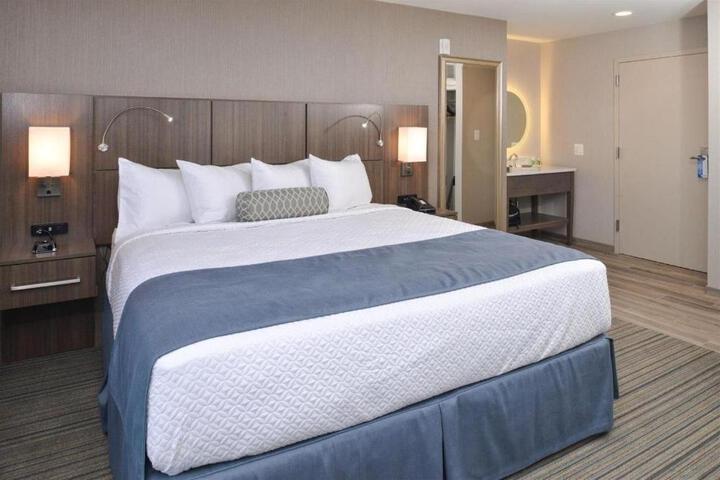 1 King Bed (17 of 17)