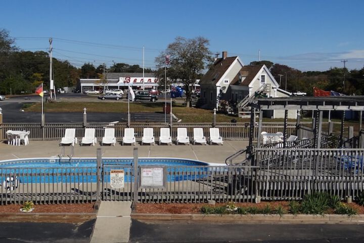 Pool 23 of 43