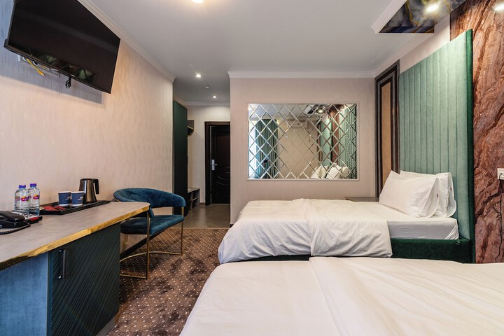 Room 53 of 84