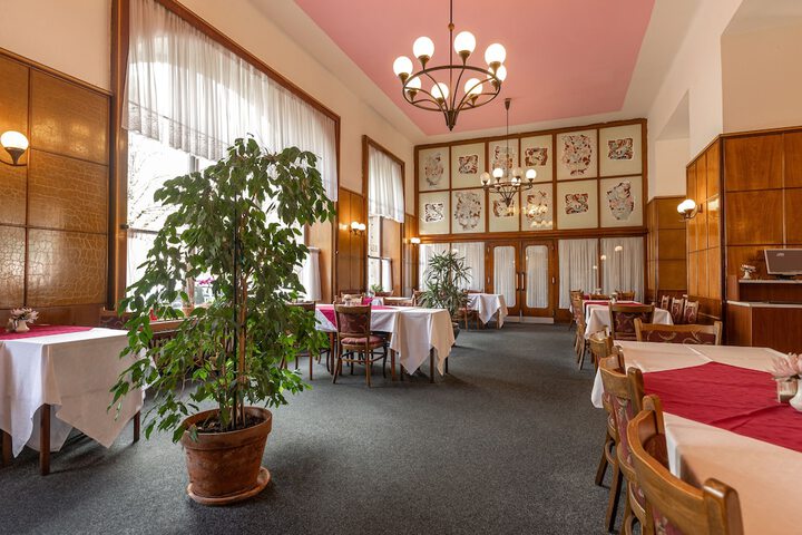 Dining 15 of 21