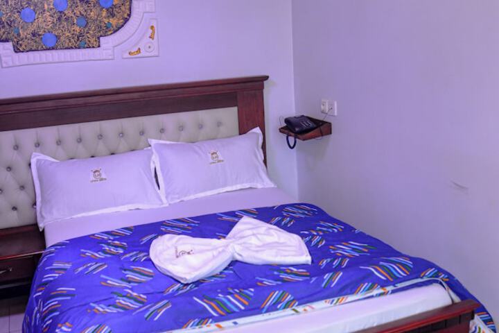 Room 7 of 122