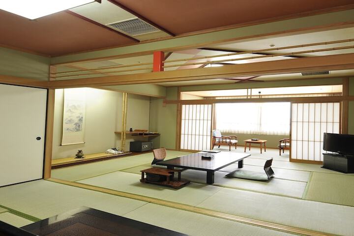 Room 3 of 27