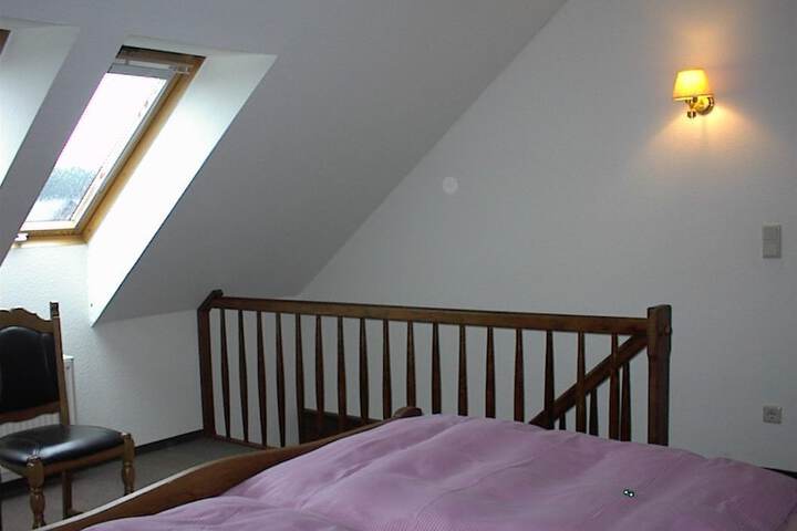 Room 8 of 12