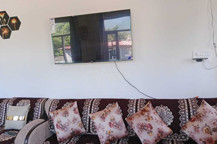 Room 5 of 16