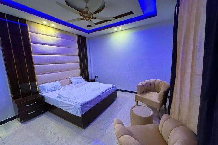 Room 10 of 32