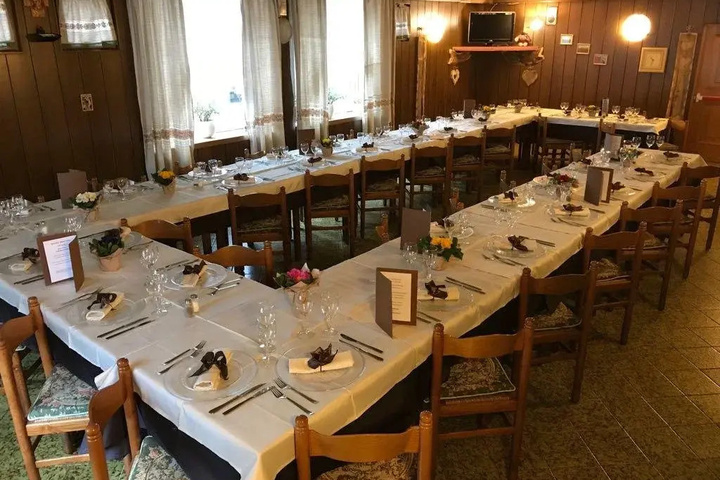 Dining 9 of 12