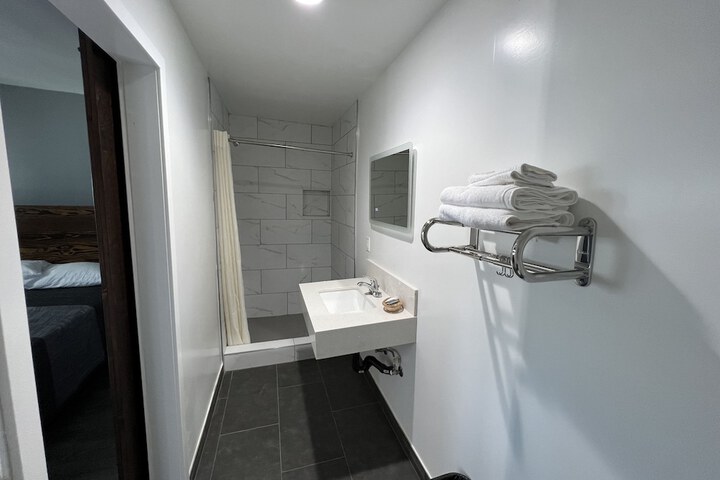 Room 4 of 20