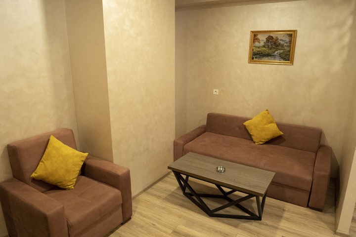 Room 12 of 16