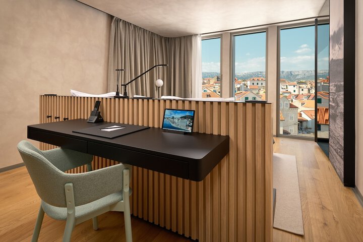 Room 14 of 103