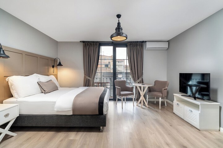 Room 9 of 35
