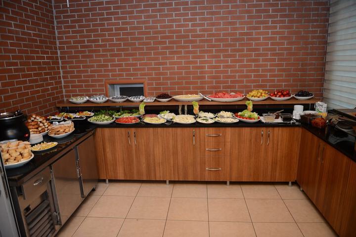 Dining 40 of 48